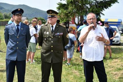 Pán starosta pri zahájení osláv 700. výročia obce Pán starosta pri zahájení osláv 700. výročia obce